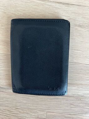 Tumi Black Leather Bifold Wallet 🖤 Men’s